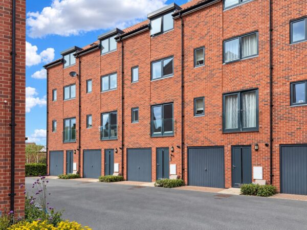 Bainbridge Court, Newark