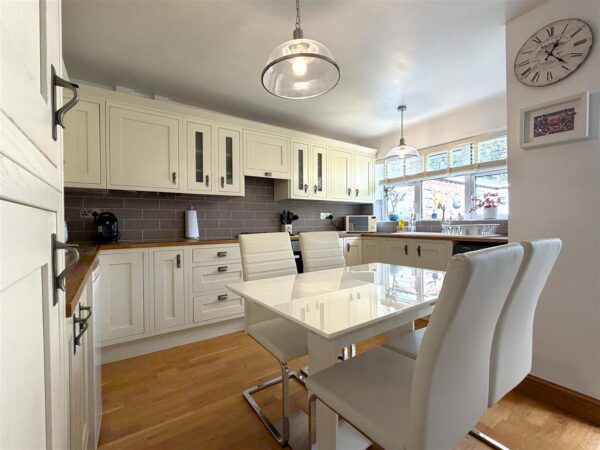 Butterfly Bungalow, Village Close, Farndon, Newark