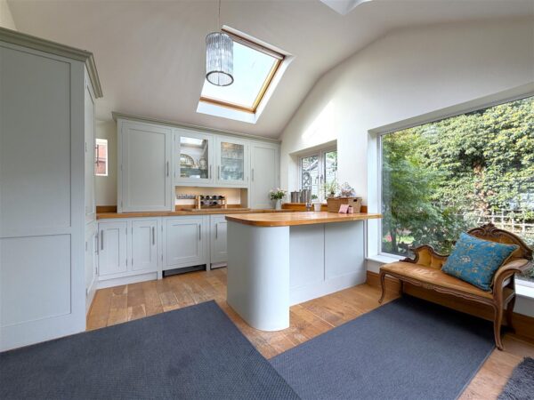 Vicarage Close, Collingham, Newark