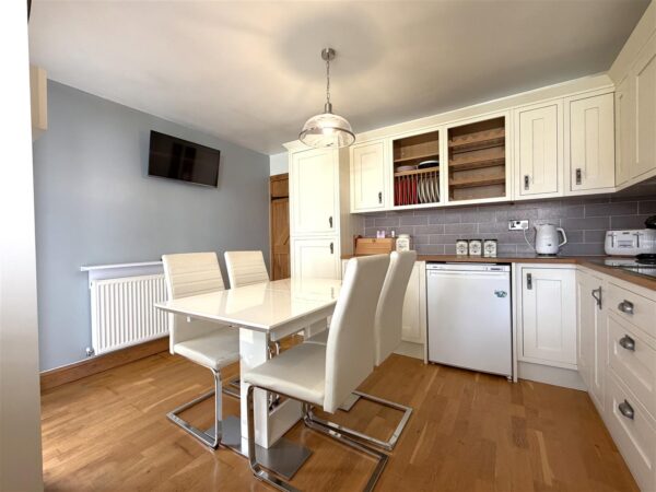 Butterfly Bungalow, Village Close, Farndon, Newark
