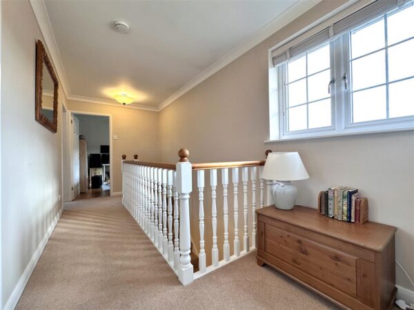 Vicarage Close, Collingham, Newark