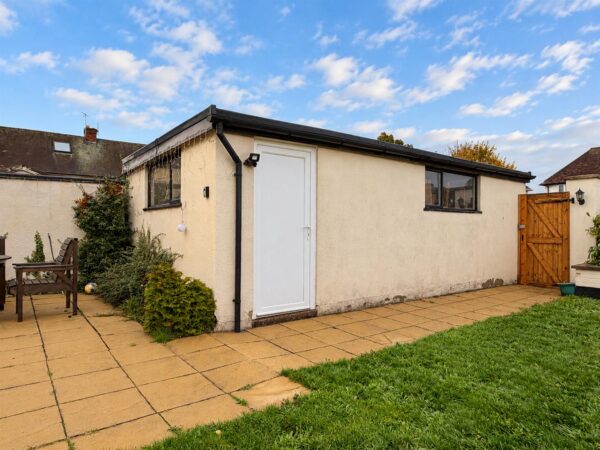 Clifton Crescent, Newark
