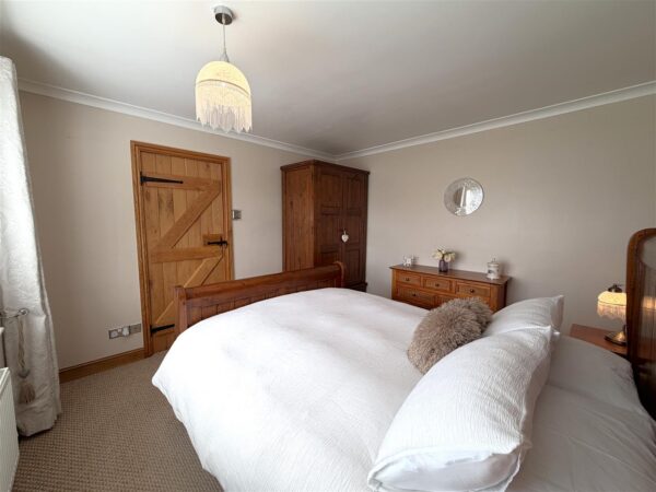 Butterfly Bungalow, Village Close, Farndon, Newark