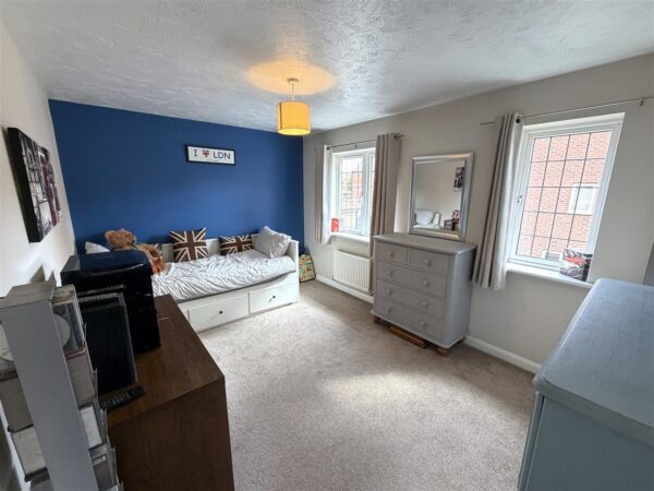 Goldstraw Lane, Fernwood, Newark