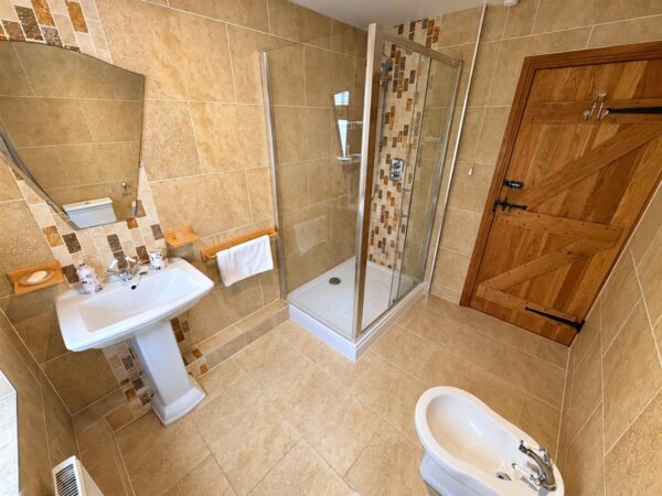 Butterfly Bungalow, Village Close, Farndon, Newark