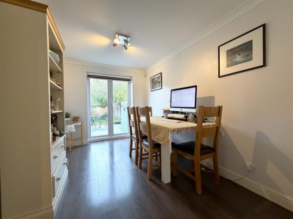 Edgehill Drive, Newark