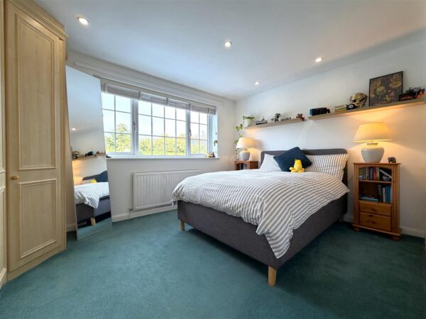 Vicarage Close, Collingham, Newark