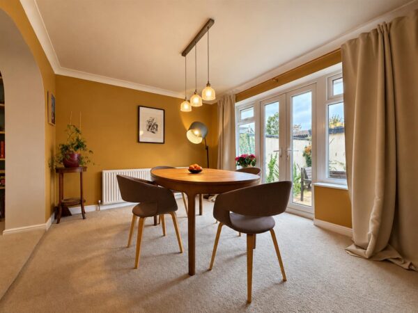 Clifton Crescent, Newark