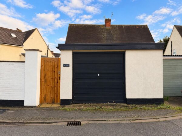 Clifton Crescent, Newark