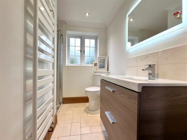 Vicarage Close, Collingham, Newark