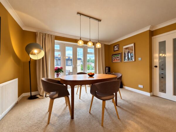 Clifton Crescent, Newark