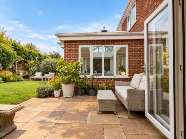 Vicarage Close, Collingham, Newark