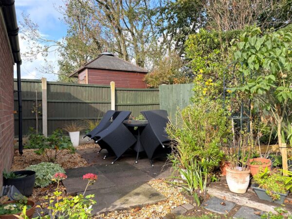 Butterfly Bungalow, Village Close, Farndon, Newark