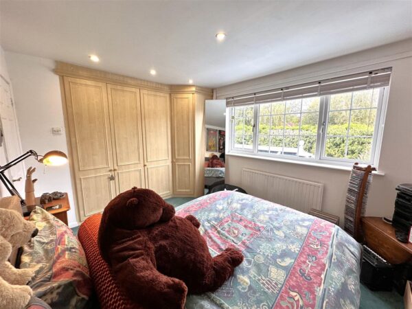 Vicarage Close, Collingham, Newark