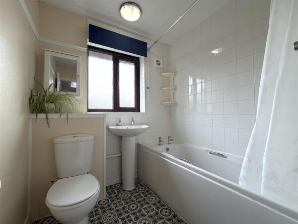 Waltham Close, Balderton, Newark