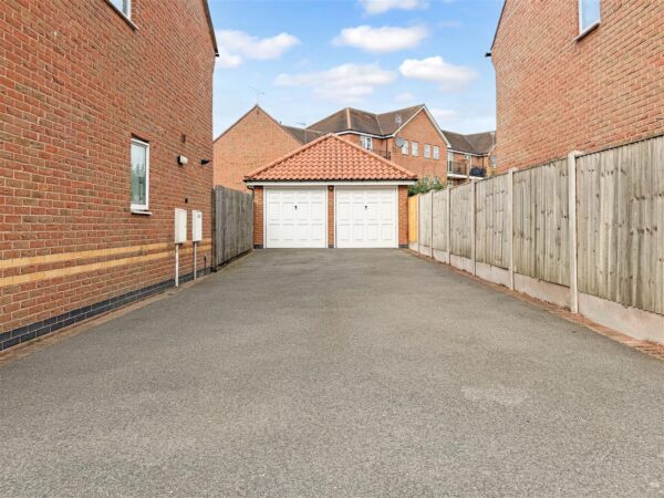 Goldstraw Lane, Fernwood, Newark