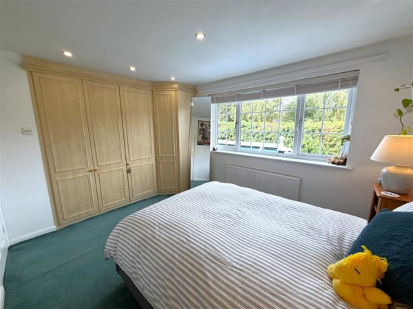 Vicarage Close, Collingham, Newark